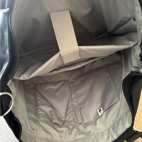 Baggallini Tote Messenger Travel Commuter Bag Black NWT - Picture 9 of 15